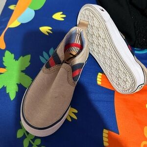 Tommy Hilfiger Kids size 7 toddler Tan slip one